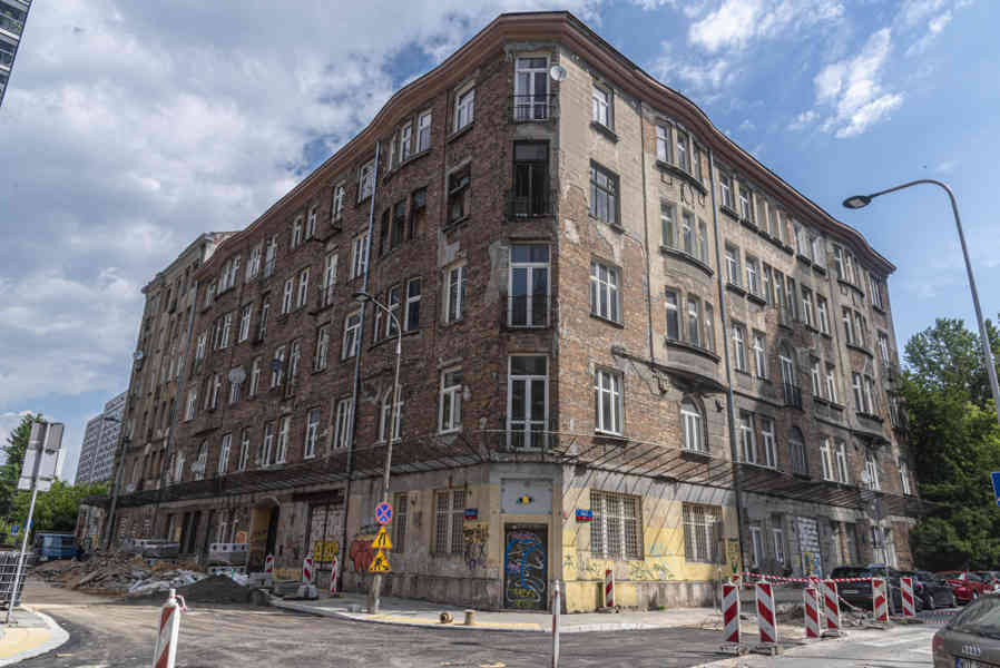 Polonia - Varsovia 174 - restos Gueto Judío de Varsovia.jpg